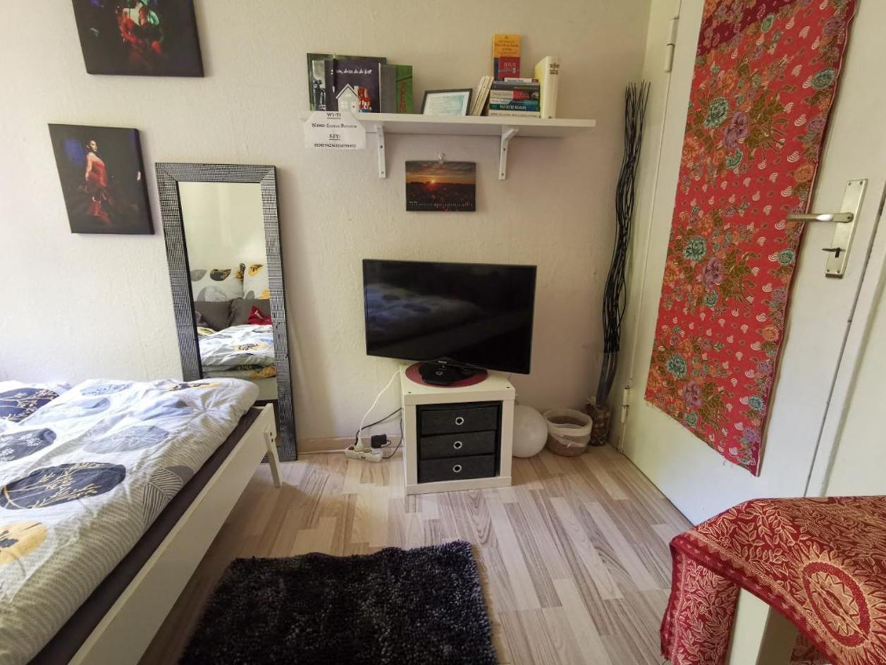 Cosy Room In Our Apartment Berlin Exterior foto